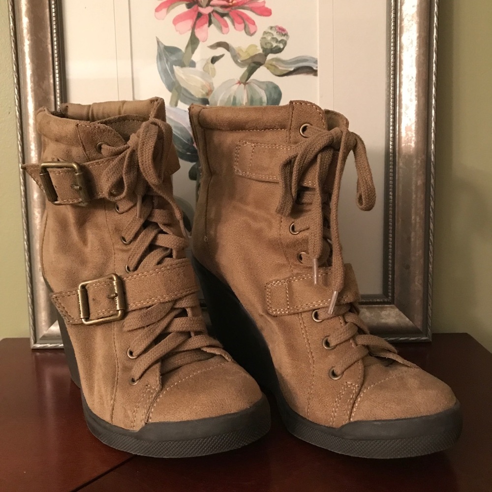 Simply Vera wedge boots